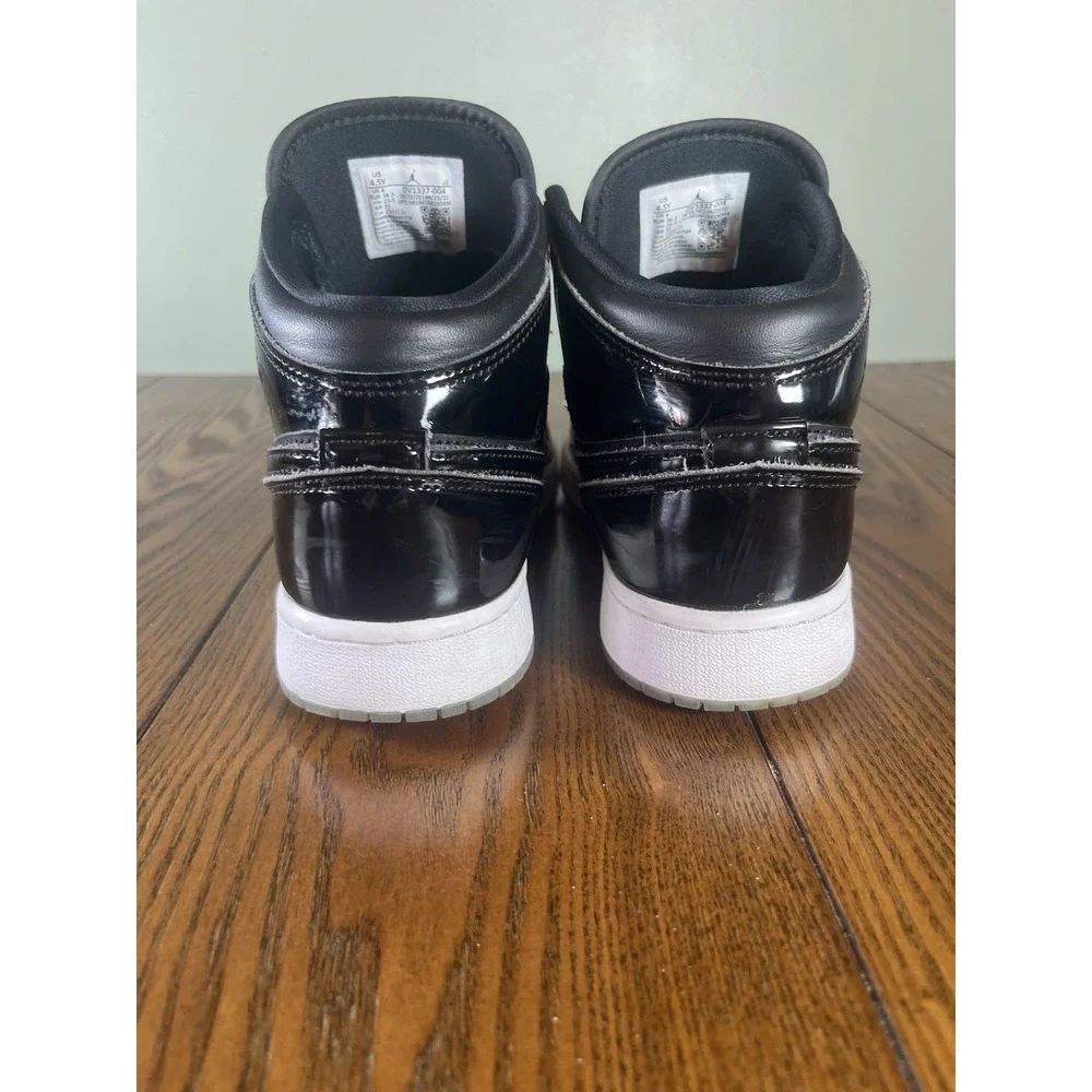 Nike Boys Air Jordan 1 Mid SE DV1337-004 Black Basketball Shoes Sneakers Sz 4.5Y